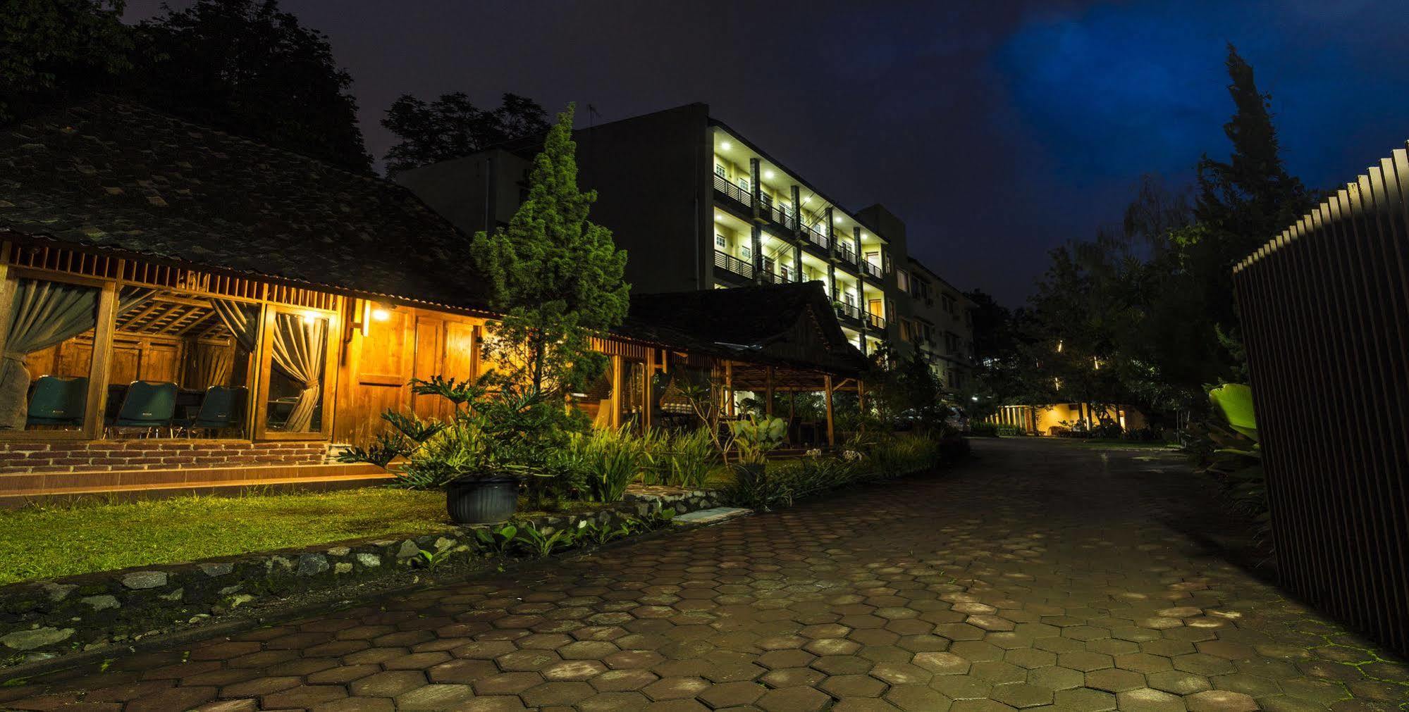 Hotel Lotus Bandung Exterior foto